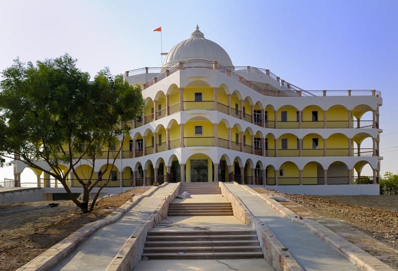 Jadan hospital building side view